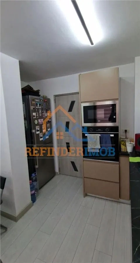 Apartament de vanzare cu 3 camere, zona Titan - foto 4