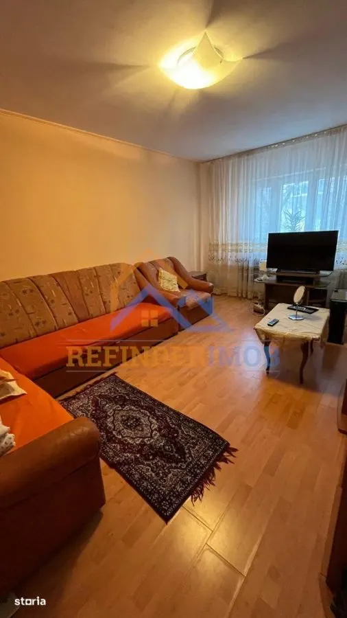 Vanzare apartament 2 camere zona Crangasi, bloc 1981, Izolat Termic, etaj 1 din 4 nivele - foto 1