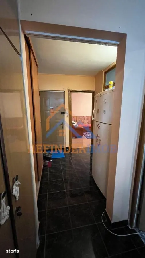 Vanzare apartament 2 camere zona Crangasi, bloc 1981, Izolat Termic, etaj 1 din 4 nivele - foto 3