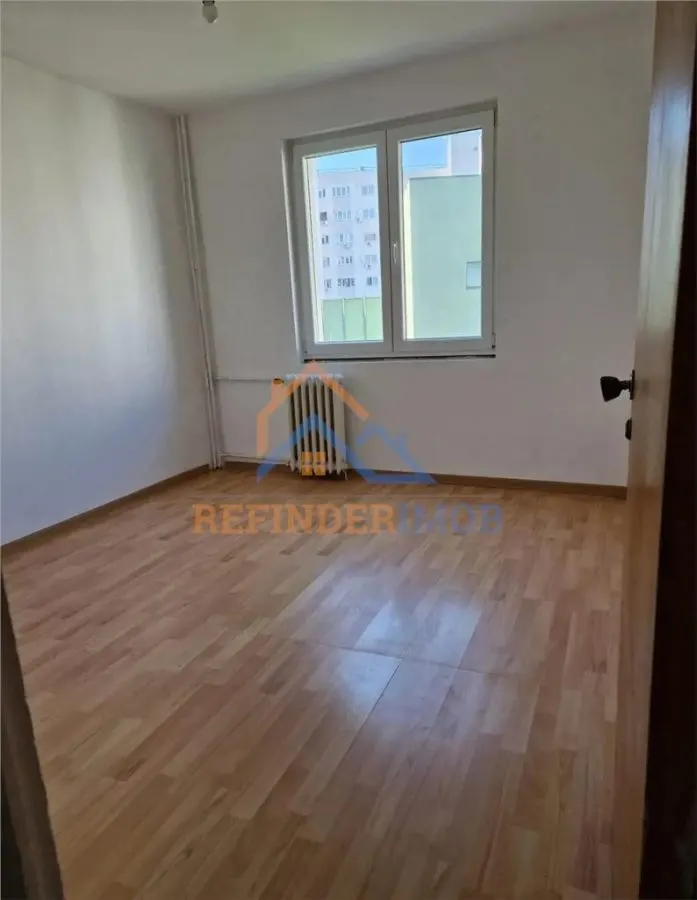 Apartament de vanzare cu 3 camere, zona Mihai Bravu - Mall Vitan - foto 1
