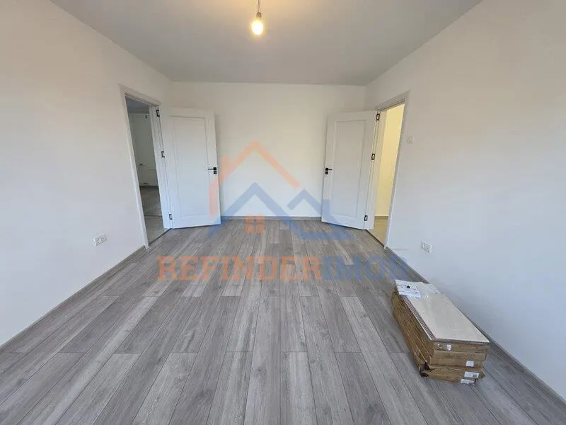 Apartament de vanzare cu 3 camere, renovat, zona Titan - Piata Minis - foto 1