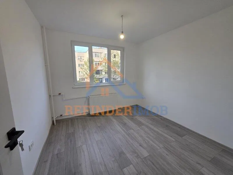 Apartament de vanzare cu 3 camere, renovat, zona Titan - Piata Minis - foto 3