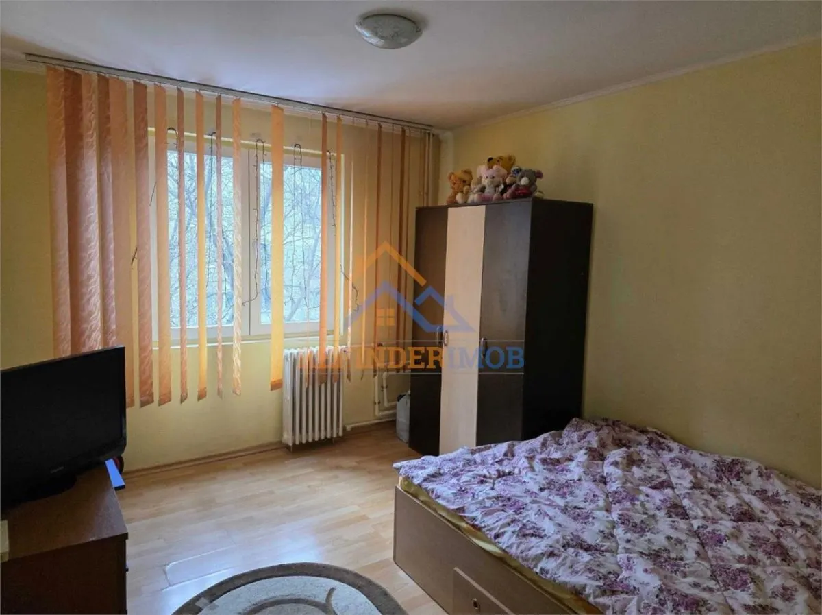 Vanzare apartament 3 camere zona Crangasi, bloc 1980 - foto 1