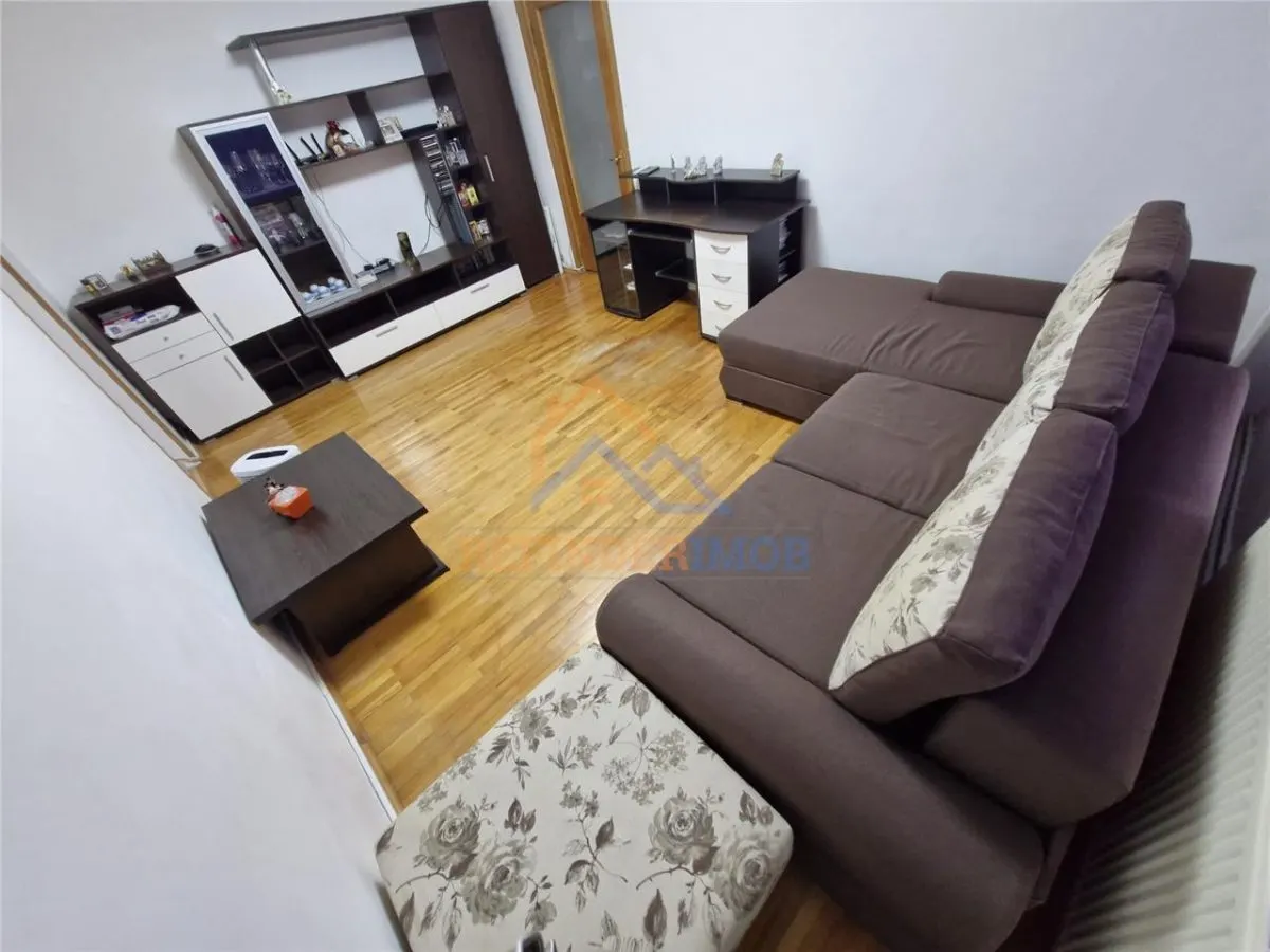 Vanzare apartament 3 camere, zona Trapezului - foto 2