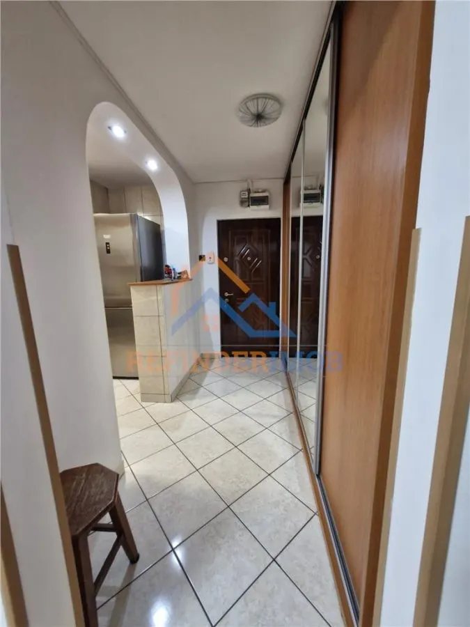 Vanzare apartament 3 camere, zona Trapezului - foto 13