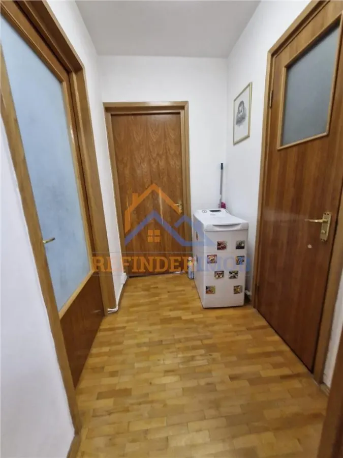 Vanzare apartament 3 camere, zona Trapezului - foto 14