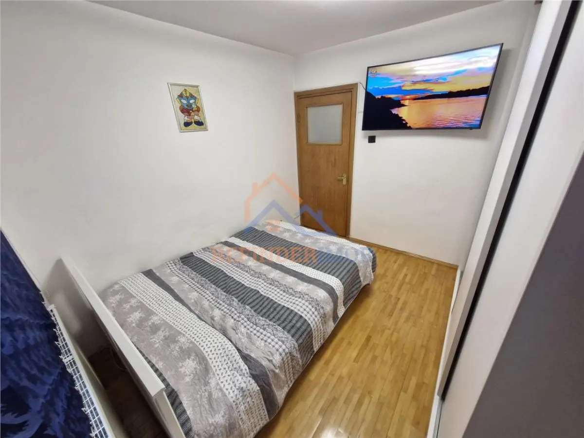 Vanzare apartament 3 camere, zona Trapezului - foto 4