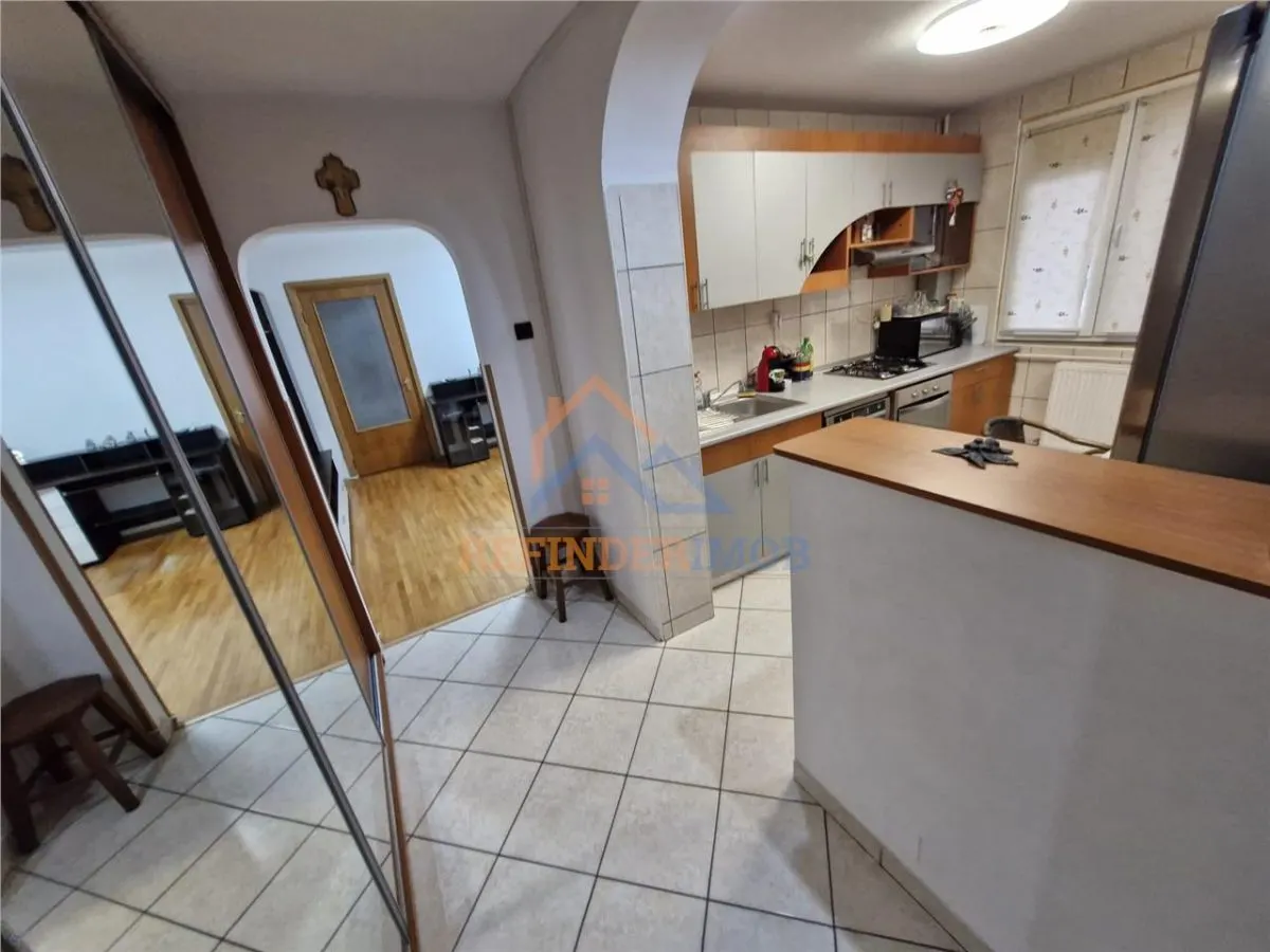 Vanzare apartament 3 camere, zona Trapezului - foto 10