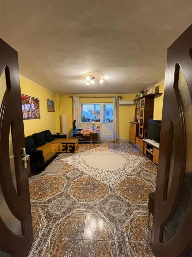 Vanzare Apartament cu 3 camere, zona Piata Unirii - foto 2