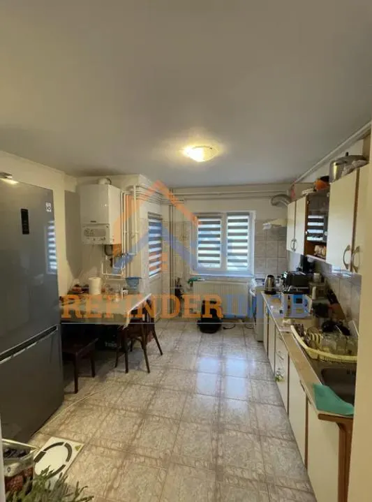 Vanzare apartament 3 camere – Rahova, Pecineaga - foto 1
