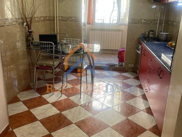 Apartament 3 camere de vanzare zona Margeanului - foto 5