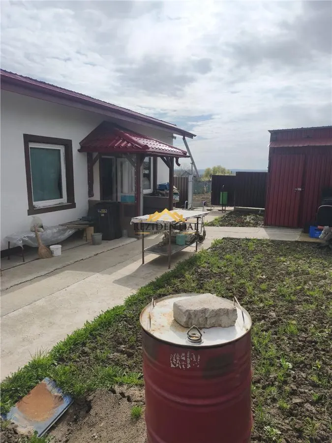 CASA DE VACANTA SI TEREN - foto 2