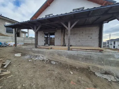CASA CU MANSARDA - LEBADA - Botosani