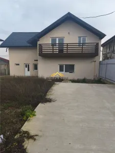 CASA CU ETAJ - IN ORAS - Botosani