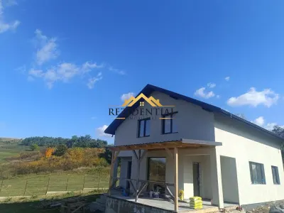 CASA CU MANSARDA - Catamaresti