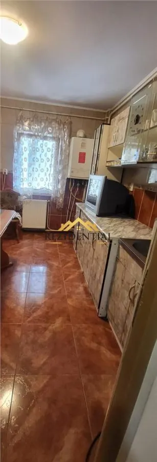 APARTAMENT 4 CAMERE - CENTRAL - foto 4