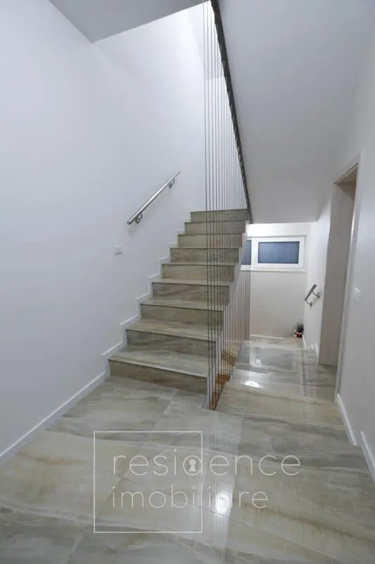 La cheie! Duplex Lux 5 camere, 191 mp in Europa, Curte 220 mp,Parcari - foto 15
