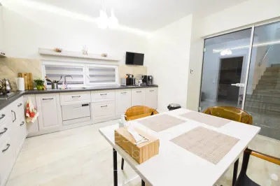 La cheie! Duplex Lux 5 camere, 191 mp in Europa, Curte 220 mp,Parcari - foto 3