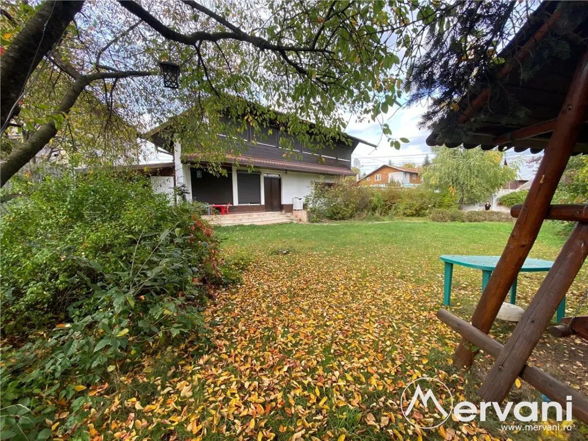 Vila de vânzare cu 4 camere în Breaza - foto 1