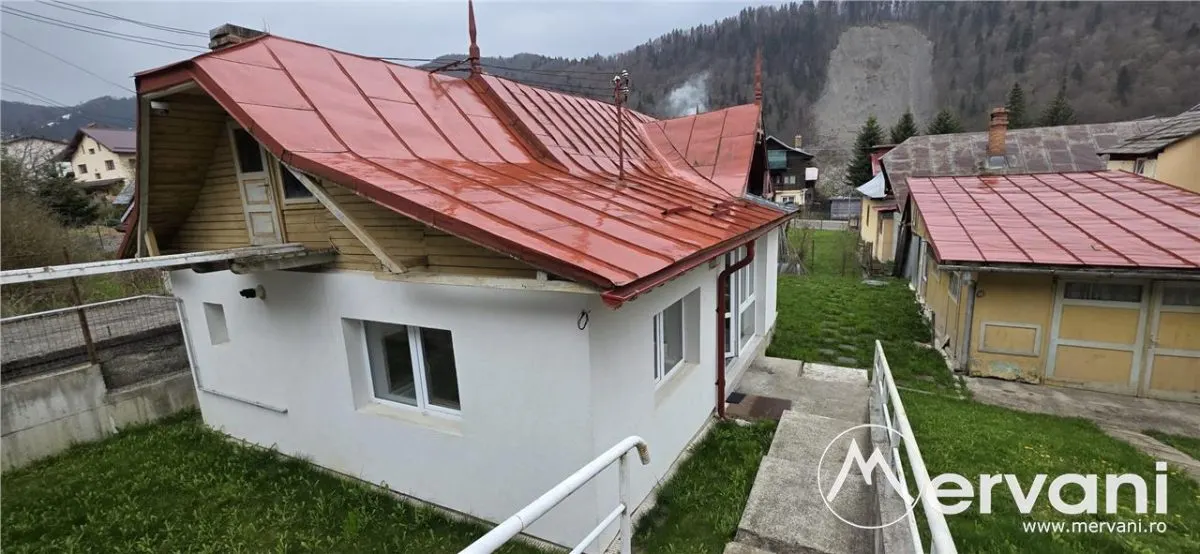 Casă de vânzare în Azuga - foto 1