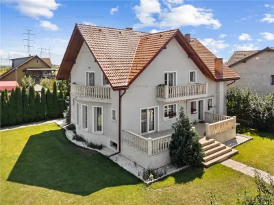 Vila / Casa superba cu 5 camere zona | 1032 mp teren |  Sanpetru Brasov - Sanpetru