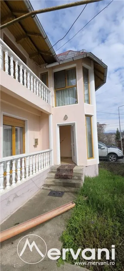 Casa de vanzare cu 3 camere in Poiana Campina - foto 2