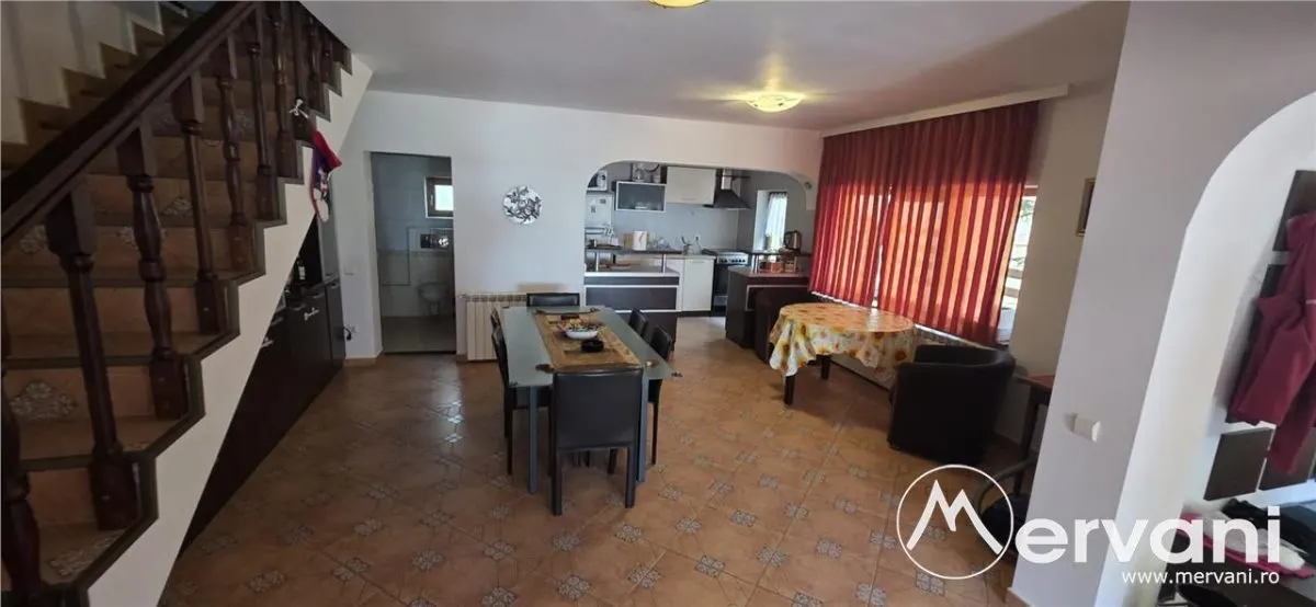 Vila duplex de vanzare cu 4 camere in Azuga - foto 8