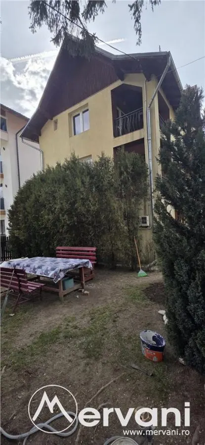 Vila de vânzare cu 8 camere și garaj in Busteni - foto 2