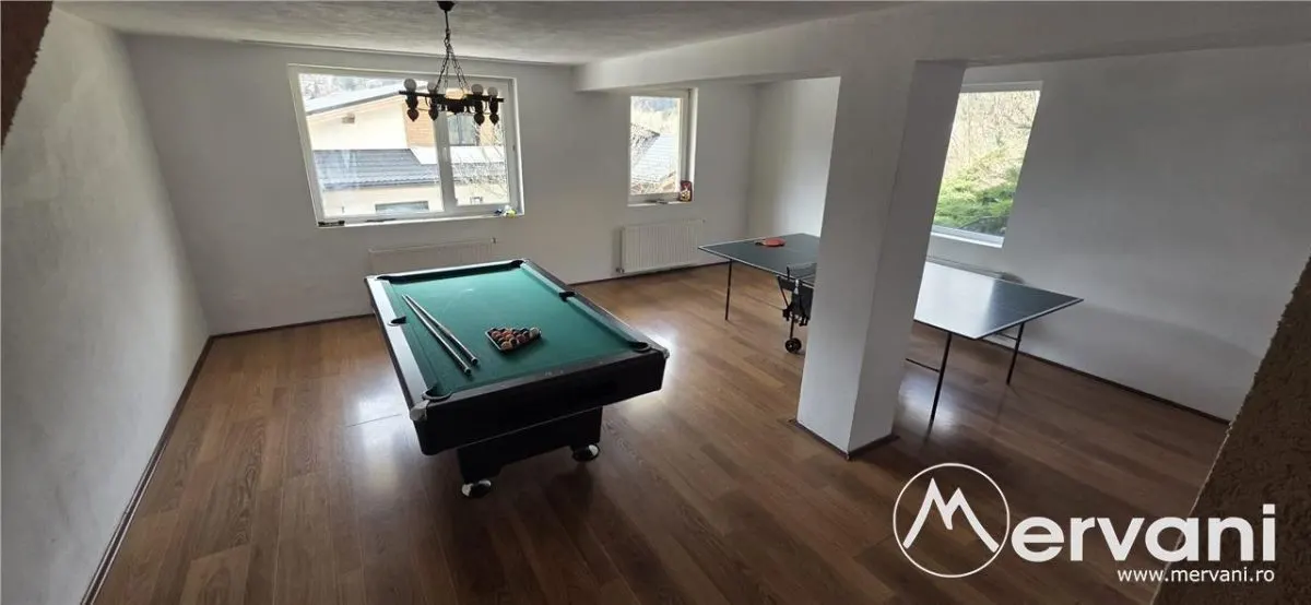 Vila de vânzare cu 8 camere și garaj in Busteni - foto 11