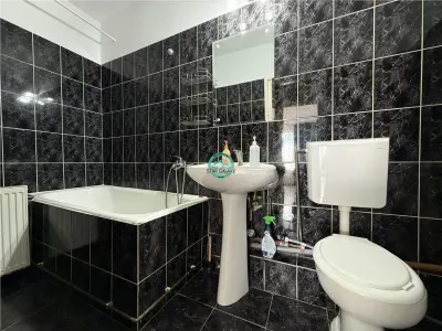 Apartament cu 2 camere de vanzare, decomandat, in Tudor str. Infratirii - foto 7