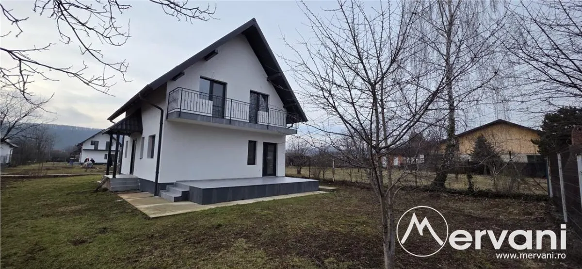 Vila de vanzare cu 4 camere in Brebu - foto 1
