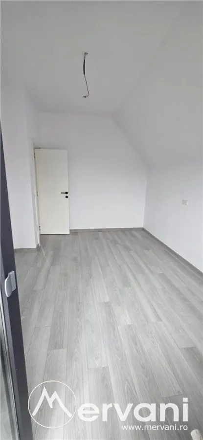 Vila de vanzare cu 4 camere in Brebu - foto 12
