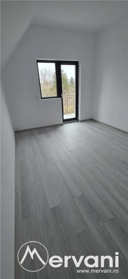 Vila de vanzare cu 4 camere in Brebu - foto 18