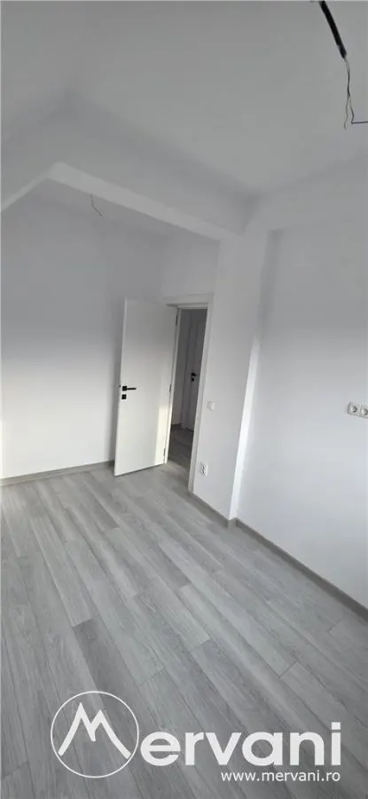 Vila de vanzare cu 4 camere in Brebu - foto 19