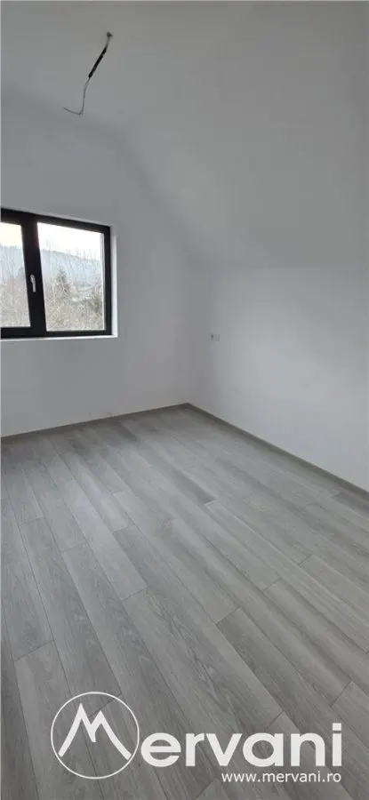 Vila de vanzare cu 4 camere in Brebu - foto 20
