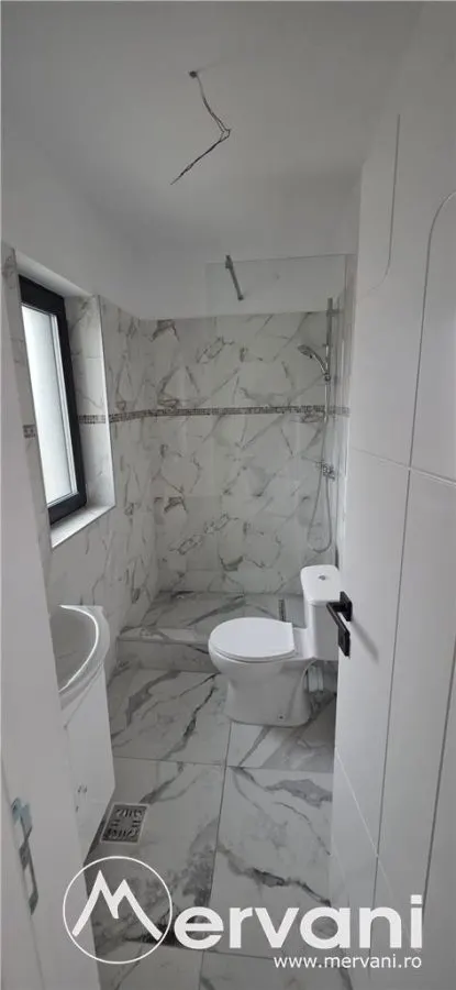 Vila de vanzare cu 4 camere in Brebu - foto 25