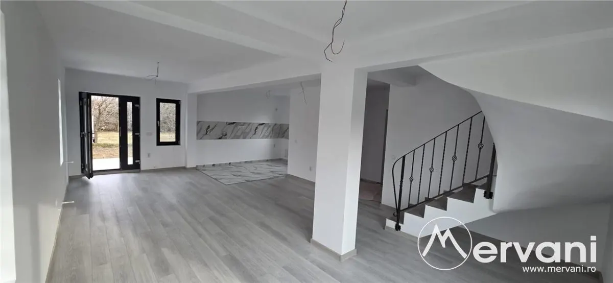 Vila de vanzare cu 4 camere in Brebu - foto 5