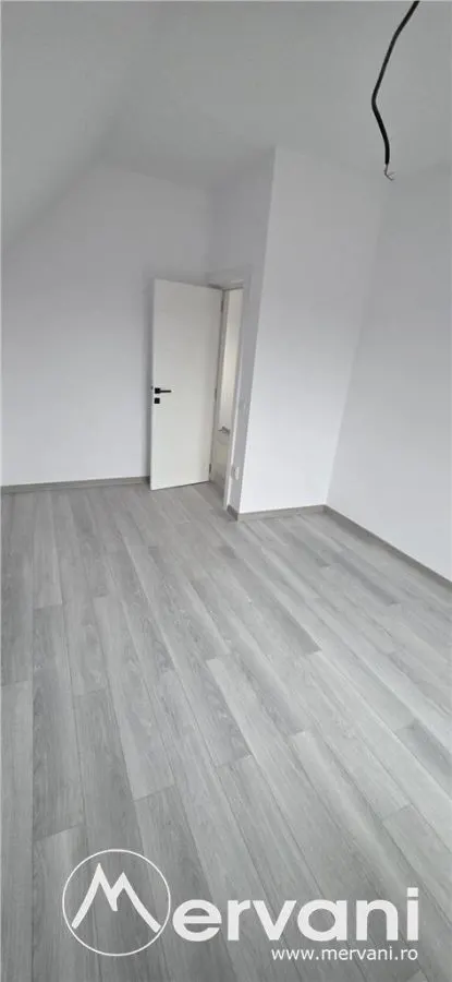 Vila de vanzare cu 4 camere in Brebu - foto 10