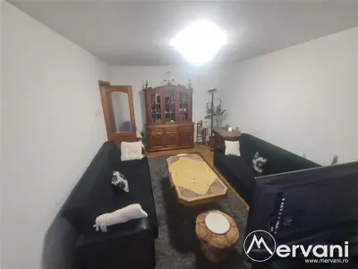 Apartament cu 3 camere de vanzare in Campina - Zona Cuza - foto 2