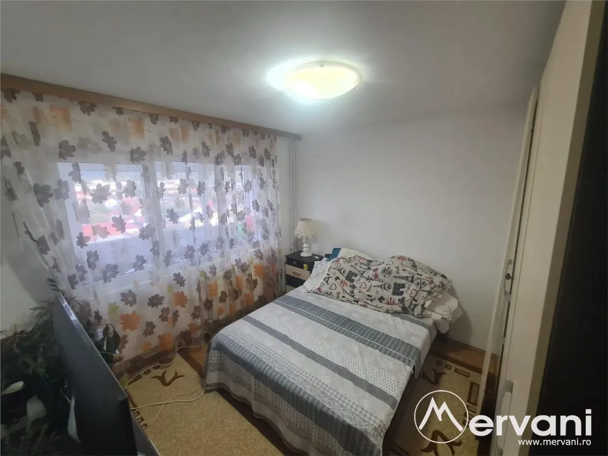 Apartament cu 3 camere de vanzare in Campina - Zona Cuza - foto 4