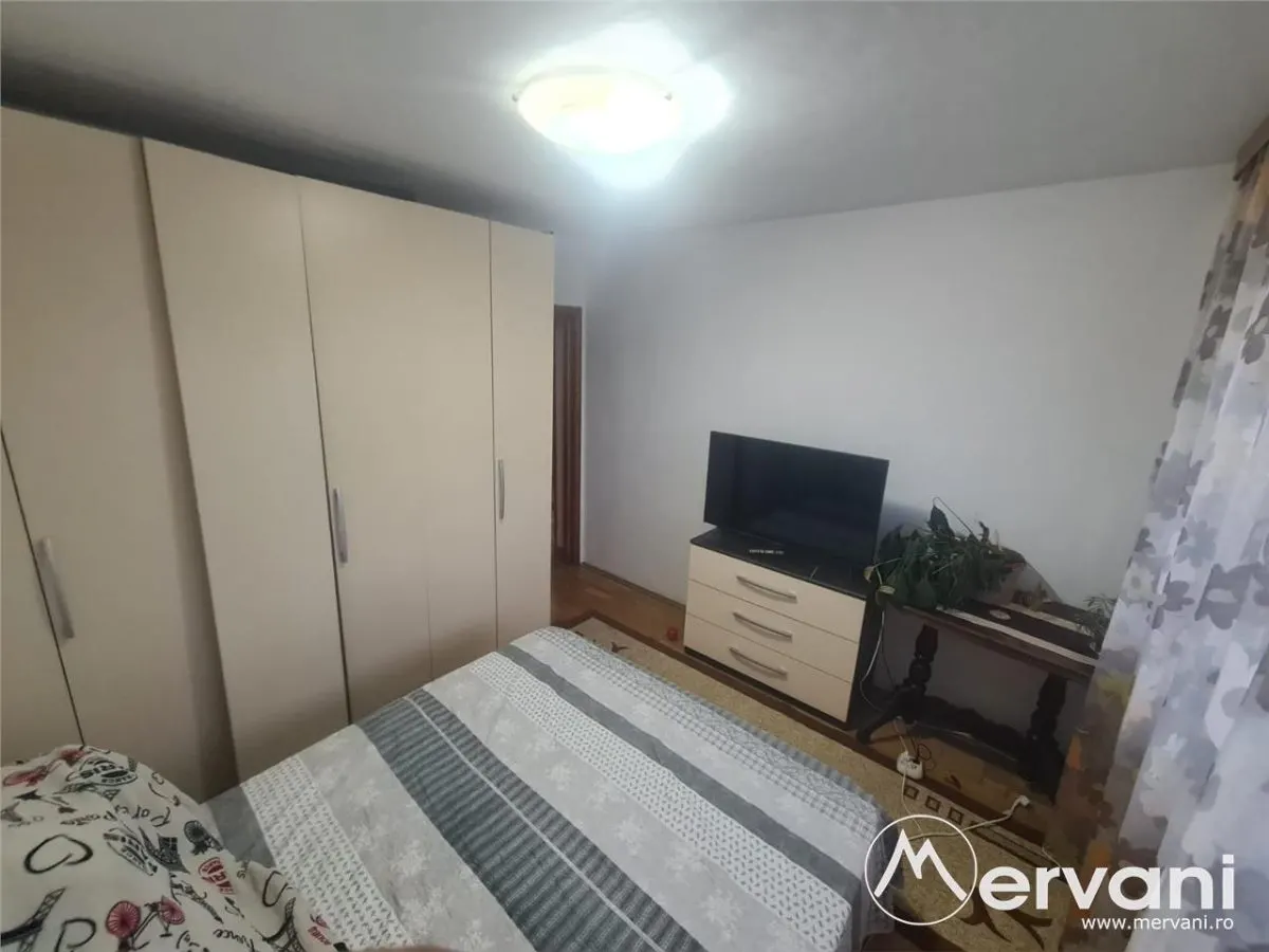 Apartament cu 3 camere de vanzare in Campina - Zona Cuza - foto 5