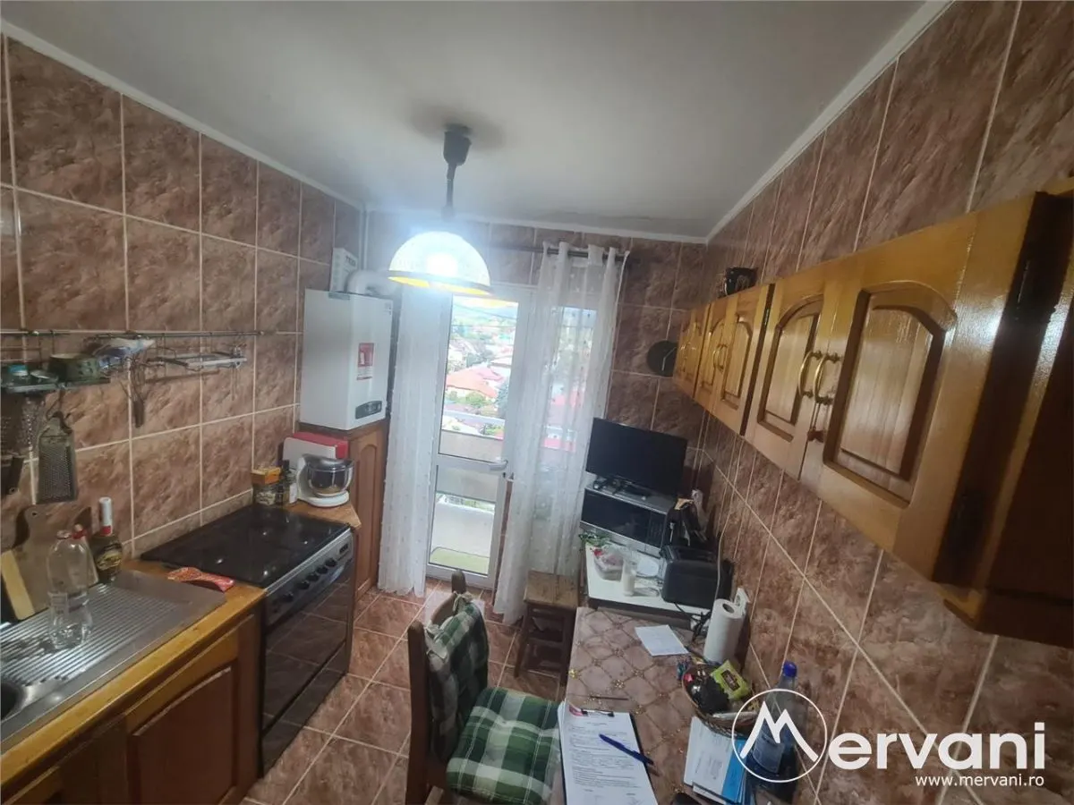 Apartament cu 3 camere de vanzare in Campina - Zona Cuza - foto 6