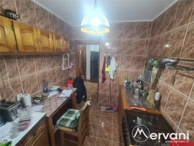 Apartament cu 3 camere de vanzare in Campina - Zona Cuza - foto 7