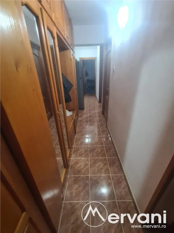 Apartament cu 3 camere de vanzare in Campina - Zona Cuza - foto 9