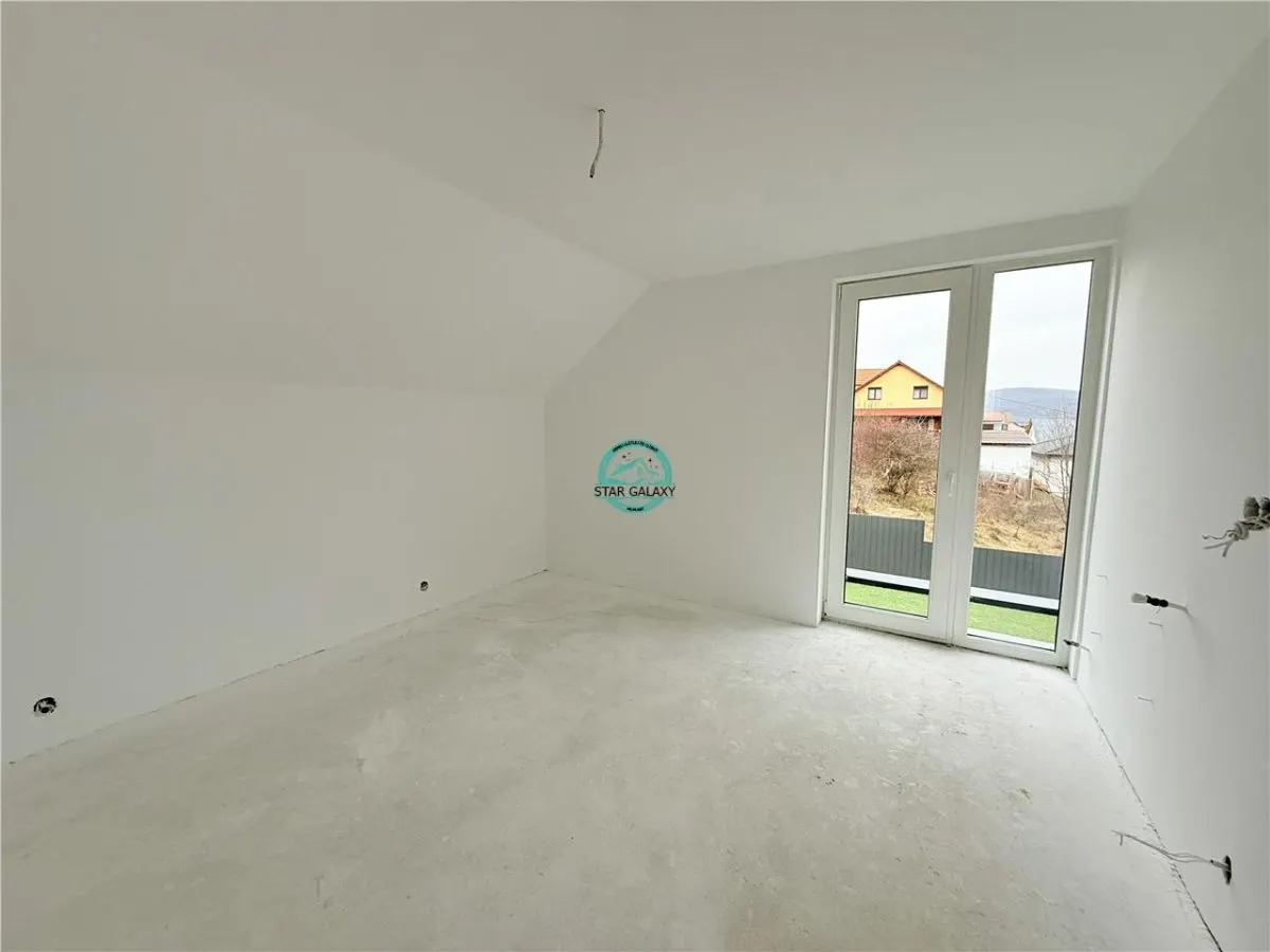 Vand casa cu 4 camere, 2 bai, suprafata utila 140 si teren 500 mp - foto 18