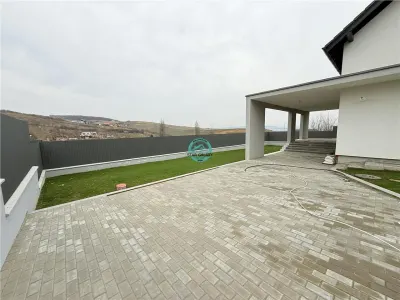 Vand casa cu 4 camere, 2 bai, suprafata utila 140 si teren 500 mp - foto 8