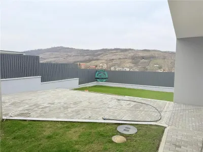 Vand casa cu 4 camere, 2 bai, suprafata utila 140 si teren 500 mp - foto 9
