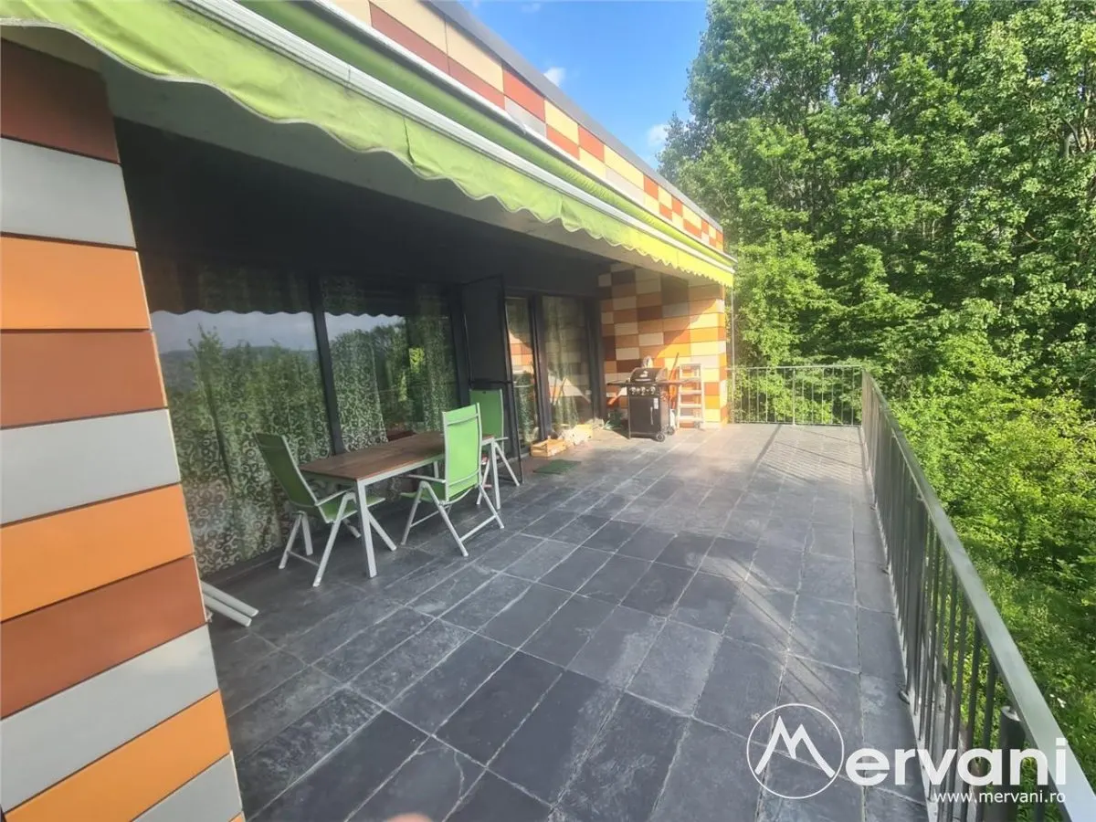 Vila de vanzare cu 6 camere in Cornu (teren 6.600 mp) - foto 1