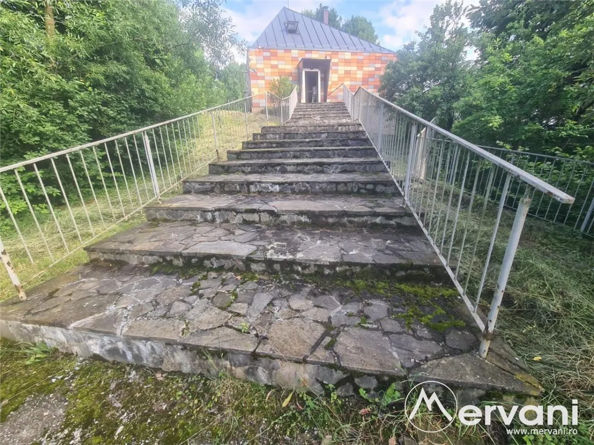 Vila de vanzare cu 6 camere in Cornu (teren 6.600 mp) - foto 3