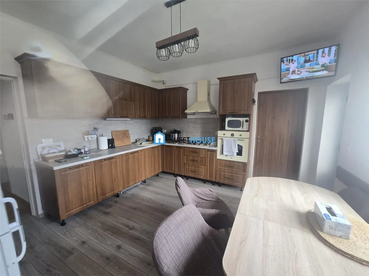 Casa cu 3 camere Str Negoiu Fagaras - foto 3